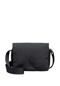 Sac messager matelassé noir de forme rectangulaire, avec une bandoulière réglable et un logo subtilement embossé sur le devant. Texture lisse.