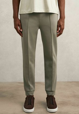 REGULAR FIT - PREMIER INTERLOCK DRAWSTRING JOGGERS
 - Donji dijelovi trenirke - dark sage green