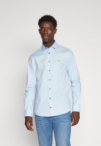 Tommy Hilfiger - STRETCH POPLIN CONTRAST SHIRT - Overhemd - custom color light blue Miniatuurafbeelding 1