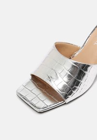 Monki Slip-ins med hög sula - silver-coloured