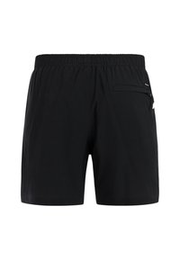 Pantalones cortos deportivos negros con cintura elástica y un bolsillo con cremallera en el lado derecho.
