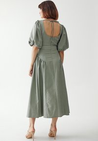 WILLA TAYLOR TIE - Dnevna obleka - sage green