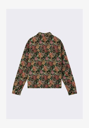 Camicia a maniche lunghe con motivo floreale in tessuto verde scuro, caratterizzata da rose di colori diversi, colletto e polsini elastici. Vista posteriore visibile.