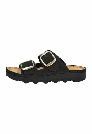 Zwarte slipper met twee verstelbare banden met grote gouden gespen en een gevormd gevoerd kurken voetbed.