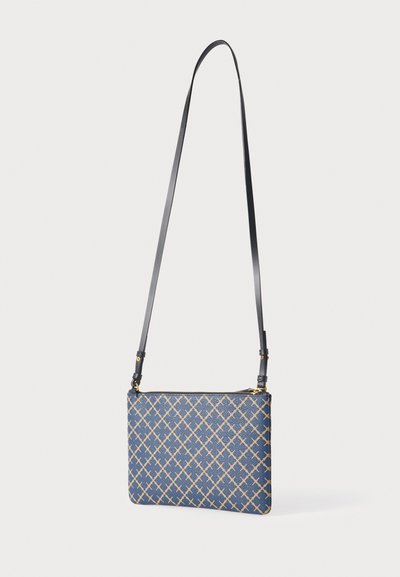 Μπλε τσάντα χιαστί με σχέδιο, με φερμουάρ κλεισίματος, κατασκευασμένη από υλικό με υφή και χρυσές λεπτομέρειες. Ρυθμιζόμενο μαύρο λουράκι.