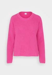 Maglione girocollo a maglia di colore rosa acceso con maniche lunghe, texture a coste e etichetta del marchio GAP all'interno del colletto.