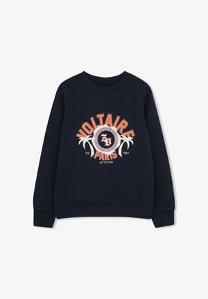Granatowa bluza z długimi rękawami, ściągaczami na mankietach i okrągłym dekoltem. Posiada żywy nadruk z palmami i napisem "VOLTAIRE".
