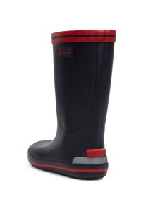 Černá gumová rain boty s červenými akcenty, hladkým povrchem a pevným podešvem. Obsahuje kontrastní červený pás na vrchu a logo značky na straně.