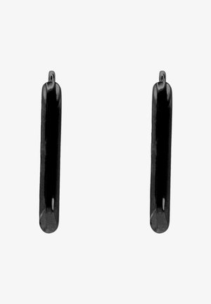 Schwarze Metalohrringe mit einem schlanken, elongated Design, einer glatten, glänzenden Oberfläche und einem kleinen Haken zur Befestigung.