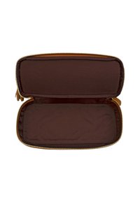 Pochette marrone con zip, caratterizzata da un esterno liscio, un'unica tasca e una morbida fodera in tessuto. Nessun abbellimento o motivo esterno.