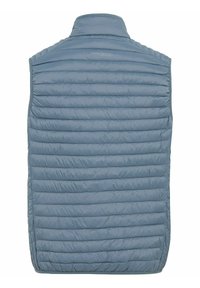 Gepolstertes ärmelloses Vest aus hellblauem Nylon, mit horizontalen Nähten, hohem Kragen und einer glatten, glänzenden Oberfläche.