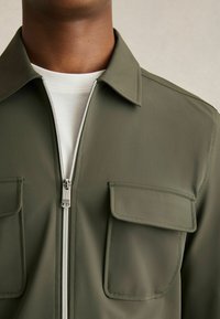 Reiss REGULAR FIT - ASCEND TECHNICAL - Jachetă de vară - green