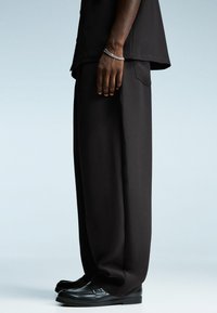 Bershka SUPER BAGGY - Kalhoty - black