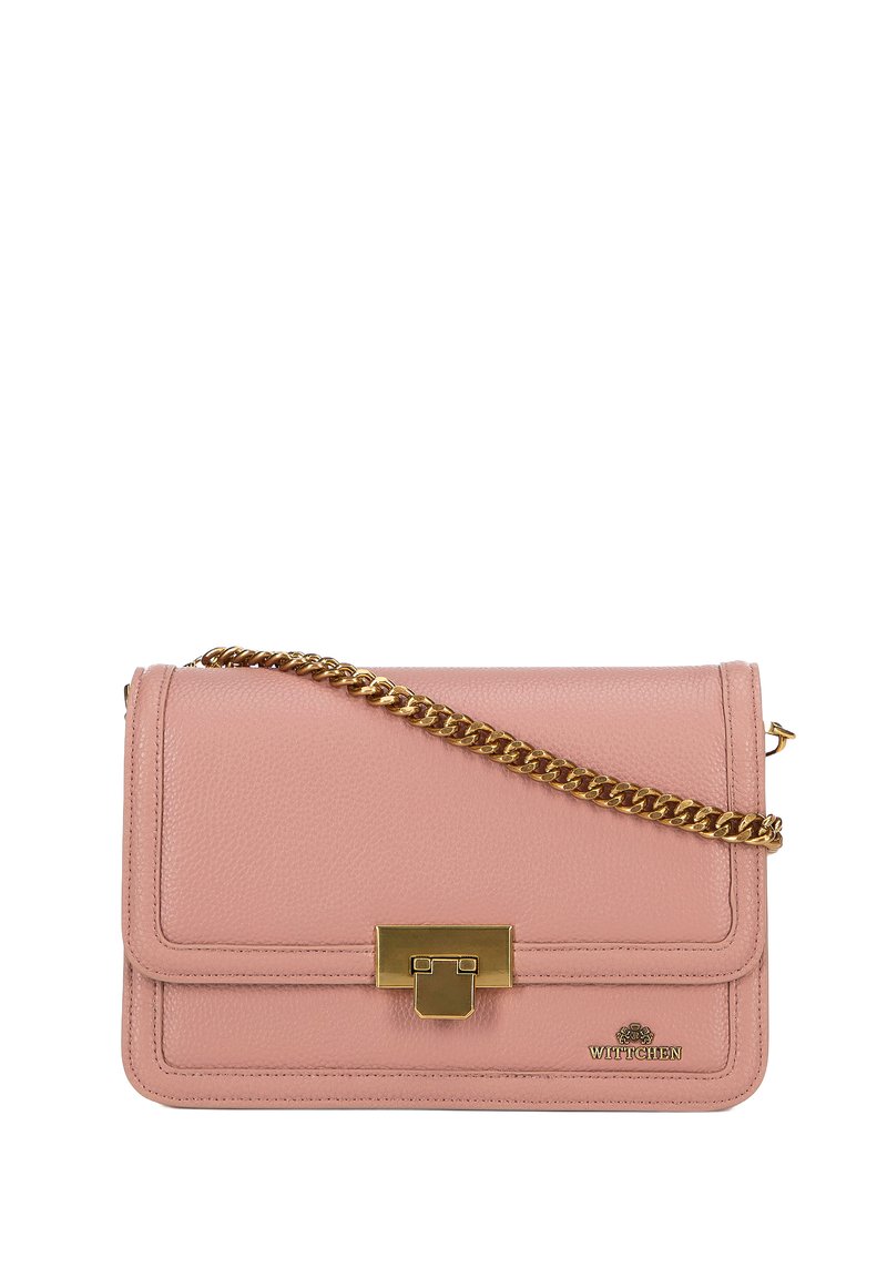 Borsa a tracolla in pelle rosa con finitura testurizzata, tracolla in metallo a catena, chiusura sul davanti con alette e un'accents di lucchetto in tonalità oro. Logo del marchio in basso.