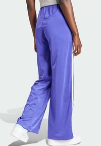 adidas Originals Pantaloni sportivi - purple