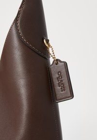 COACH BROOKLYN SHOULDER BAG Handbag brown/dark brown Zalando