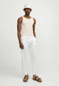 Jack & Jones JPSTKANE SUMMER JOGGER  - Stoffhose - bright white