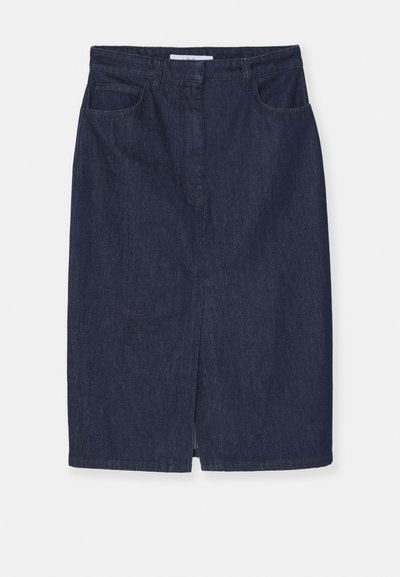 Σκούρα τζίν φούστα μολύβι με μπροστινό σκίσιμο, δύο πλαϊνές τσέπες και κανονική μέση. Καθαρές ραφές και κλασική γραμμή χωρίς διακοσμητικά στοιχεία.