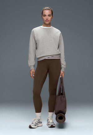 OYSHO, COMFORTLUX HIGH-RISE ANKLE-LENGTH - Leggings - brown
