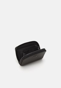 Calvin Klein DAILY SMALL ZIP AROUND - Novčanik - black