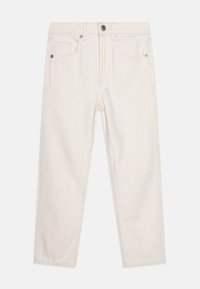 Jean en denim beige clair avec un design à jambe droite, cinq poches et une fermeture à bouton-pression. Présente des coutures minimales et une texture subtile.