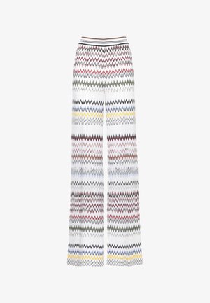 Pantaloni bianchi a gamba larga con strisce a zigzag multicolori in rosso, nero, verde, blu e giallo, con una vita elasticizzata a righe.