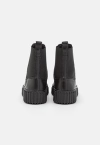 Clarks Botki na platformie