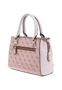 Roze handtas van nep leer met reliëf patroon van het logo, handgrepen aan de bovenkant, een voorvak met rits en accenten van goudkleurig metaal.