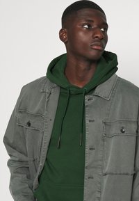 Only & Sons ONSCERES HOODIE - Camisola - dark green