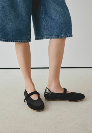 Next, REGULAR FIT FOREVER COMFORT, czarny