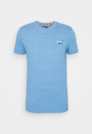 Himmelsblå kortærmet T-shirt med rund hals, med subtil struktur og lille hvidt logo på venstre bryst.