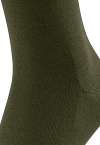 FALKE AIRPORT - Socken - artichoke