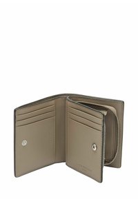 Skórzany portfel w jasnym odcieniu taupe z wieloma przegródkami na karty, zamykaną na zamek komorą oraz zapięciem na zatrzask. Proste linie z minimalnym przeszyciem.