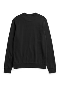 Sudadera negra con cuello redondo, mangas largas y puños acanalados. Textura suave y diseño simple sin patrones ni acentos.