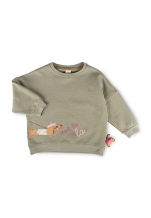Felpa verde oliva chiaro a maniche lunghe con un bassotto che indossa un berretto rosa e occhiali da sole e con le parole "ooh la la" davanti.