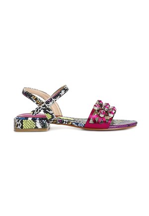 Sandaletto rosa con finitura metallica, punta chiusa con decorazioni e cinturino a stampa serpente. Tacco a blocco basso.