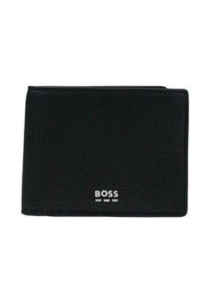 Czarny, teksturowany portfel na dwie części z logo "BOSS" w kolorze srebrnym, umieszczonym centralnie na przodzie, na białym tle.