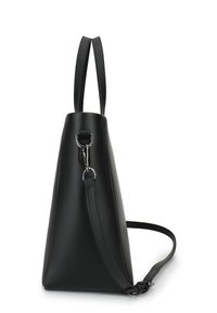 Zwarte leren handtas met een gestructureerde vorm, dubbele handvatten, verstelbare schouderriem en zilverkleurige metalen details. Gladde textuur.