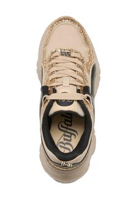 Beige tossud, millel on tekstuuriga ülemine osa, kuldse sära aktsendid, mustad detailid ja pehme kaelus mugavuse tagamiseks.