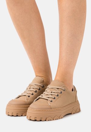 Patrizia Pepe, Baskets basses - beige