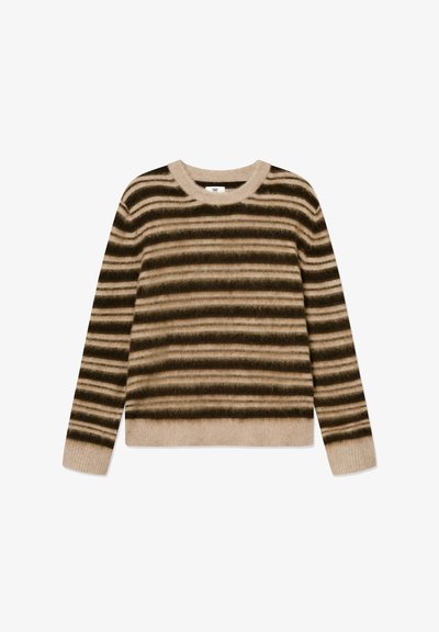 Pull rayé beige et marron foncé, en matériau doux, avec un col rond et des manches longues.