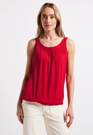 Haut sans manches rouge en tissu léger, doté d'un décolleté arrondi et de détails froncés au niveau de la poitrine, avec une coupe ample.