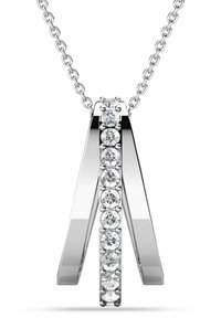 Collana d'argento con un pendente a tre fili, due lisci e uno decorato con una fila di gemme trasparenti circolari.