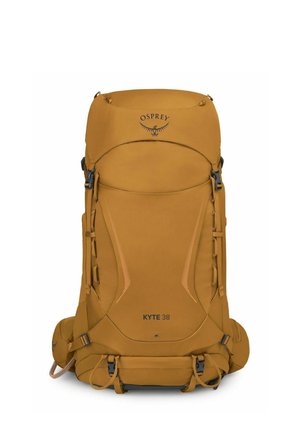 Mochila de senderismo Osprey Kyte 38 en color amarillo mostaza con múltiples correas, hebillas y bolsillos laterales, vista desde el frente.