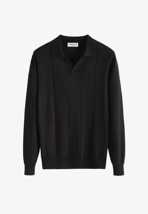 Pull-over en polo noir à manches longues, avec un col en V, un tissu texturé et des rayures verticales sur le devant. Coupe classique.
