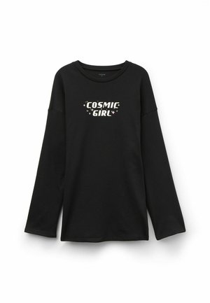 Schwarzer Pullover mit langen Ärmeln, Rundhalsausschnitt und oversized Passform. Auf der Vorderseite steht der Text "COSMIC GIRL" in Weiß und Pink mit Sternenakzenten.