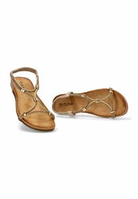 Sandalias planas color dorado con tiras finas, plantilla acolchada en color marrón y acentos metálicos decorativos. Diseño de punta abierta con mínimo agarre.
