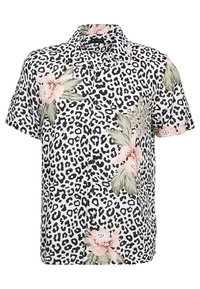 Kortärmad skjorta med svartvit leopardmönster och stora rosa blomsterdetaljer samt gröna blad, tillverkad av lättviktig tyg.