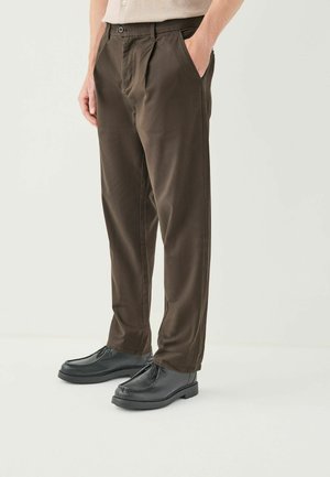 REGULAR TAPERED FIT - STRETCH  - Pantaloni chino - brown