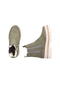 Bottines vertes en cuir texturé, dotées de panneaux élastiques latéraux avec motifs en chevrons et d'une semelle en caoutchouc blanc contrastant.